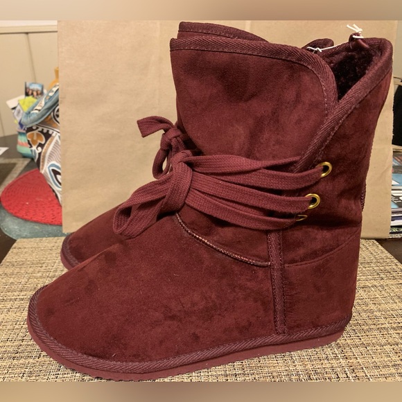 Maroon short boots - NEW NWT size 9 furry inside! - Picture 4 of 9